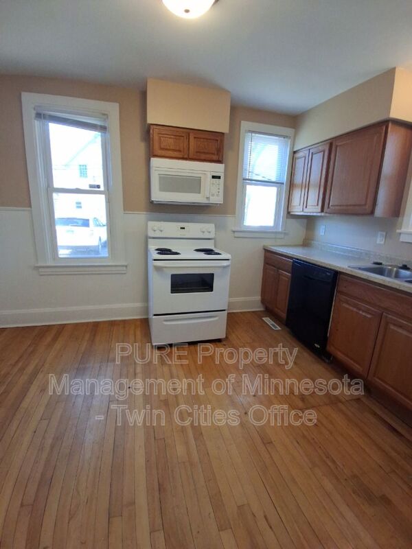 Saint Paul Condo: 987 Churchill Street #1