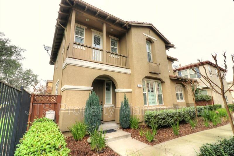 Folsom House: 217 Barnhill Drive