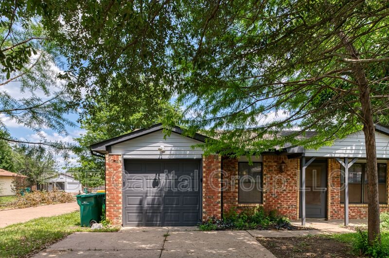 Cedar Hill House: 447 Vincent St
