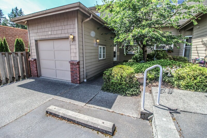 Lynnwood House: 20901 Cypress Way