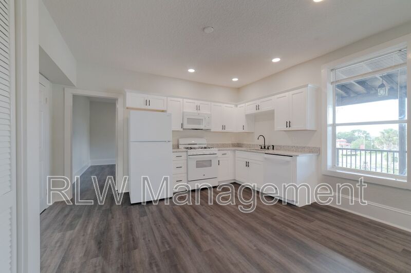 Umatilla House: 11 N. Central Ave
