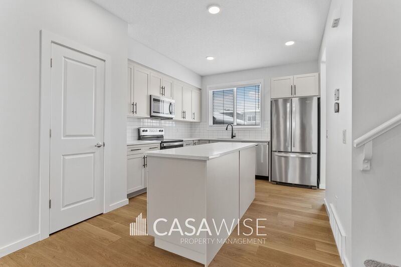 Edmonton House: 8127 228 Street Northwest