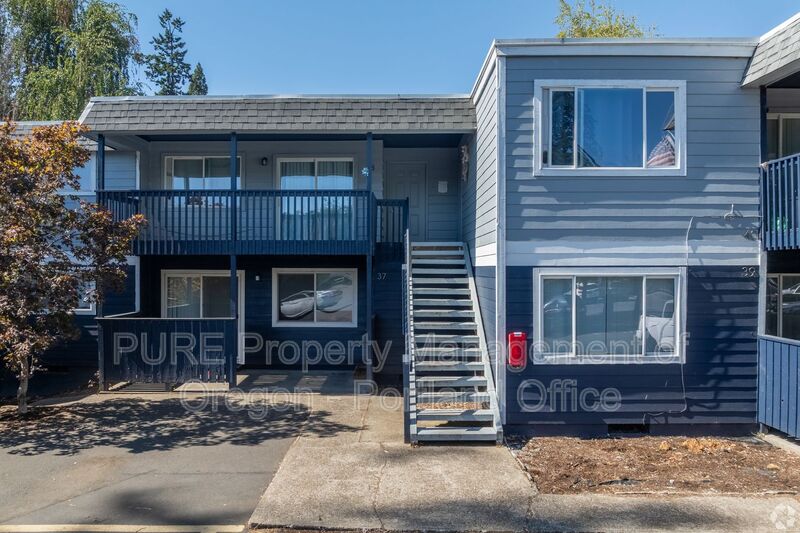 Keizer House: 760 Plymouth Drive NE