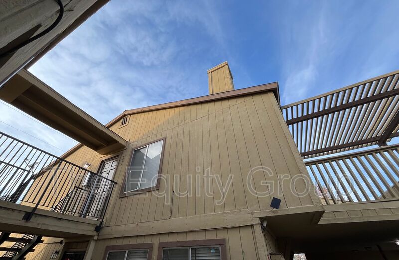 Visalia House: 4052 W. Meadow Ave