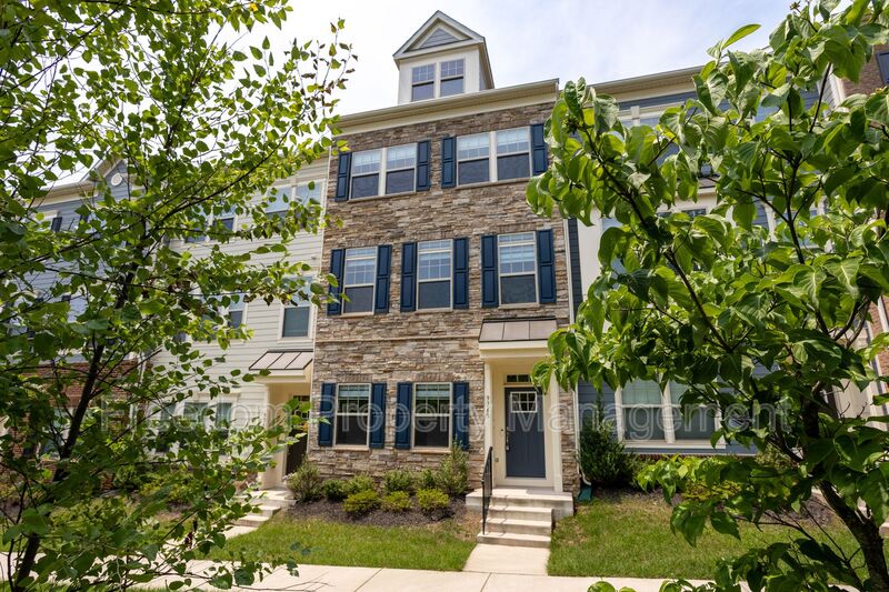 Manassas Townhome: 9365 Barnes Loop