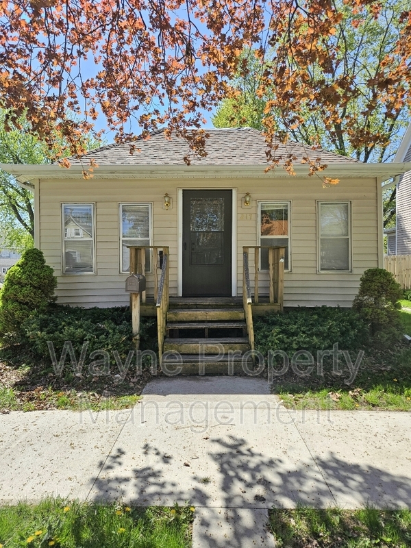Eagle Grove House: 217 N Lincoln