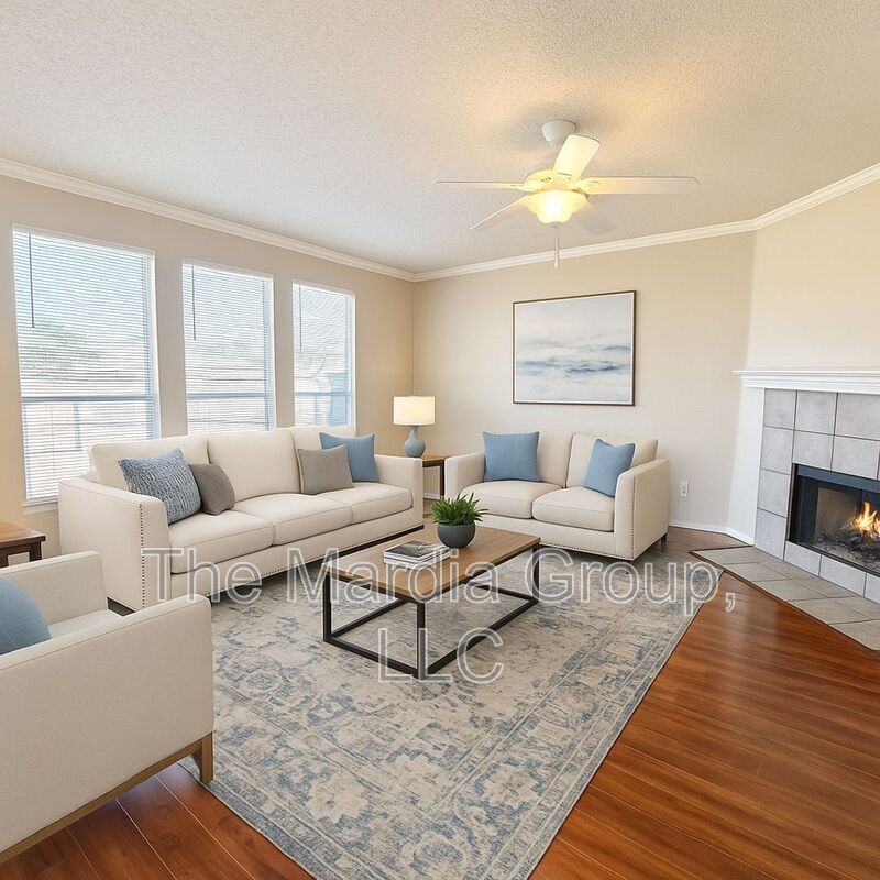 Mesquite House: 1909 Briargate Lane