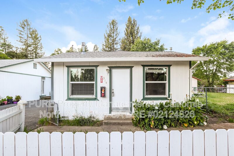 Ukiah House: 314 Cooper Ln