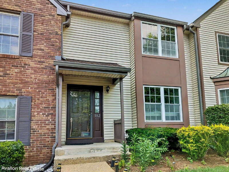 Monmouth Junction Townhome: 102 Appletree Ct