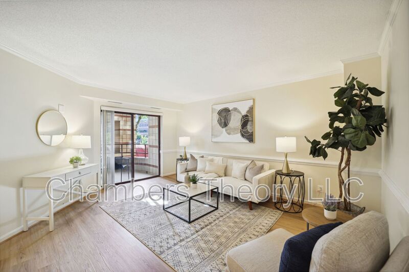 Arlington Condo: 2400 Clarendon Blvd