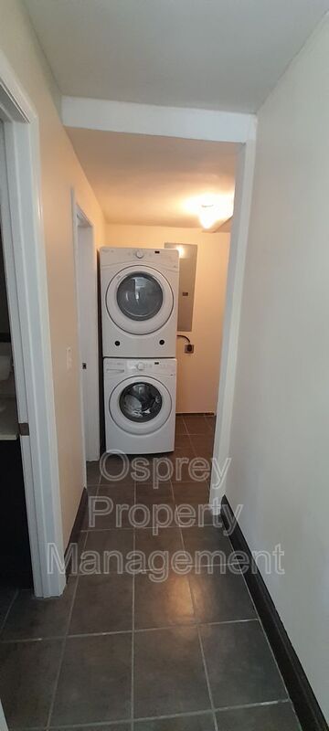 RECENTLY UPDATED 3 BEDROOM 3 BATH GREAT FOR FAMILY AVAILABLE IMMEDIATELY - Photo 15