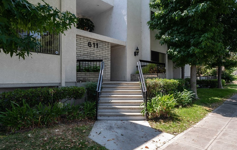 Burbank Condo: 611 S 6th St