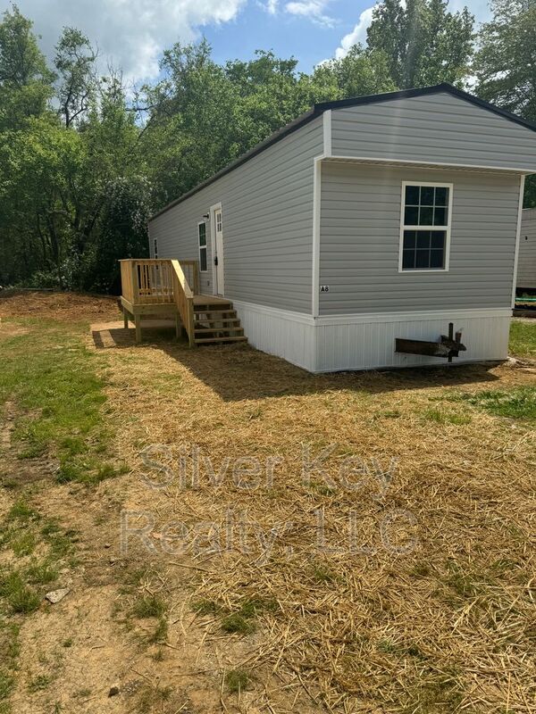 Athens House: 1004 South Jackson Street