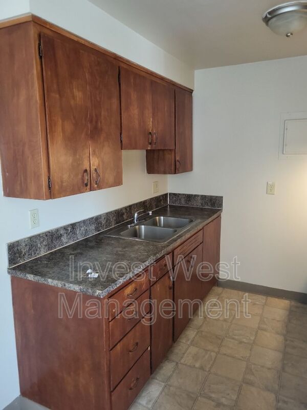 VANCOUVER House: 1806 E FOURTH PLAIN BLVD