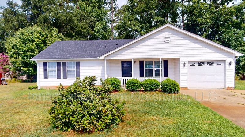 Spartanburg House: 535 Pleasant Breezes Way