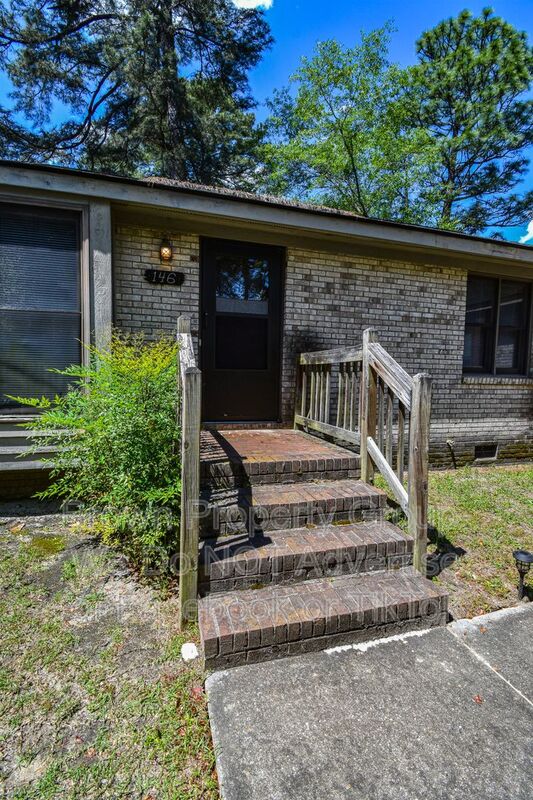 Fayetteville House: 146 Homeplace Ct