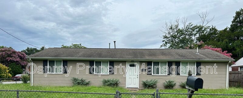 Welcome to this charming Ranch style home 