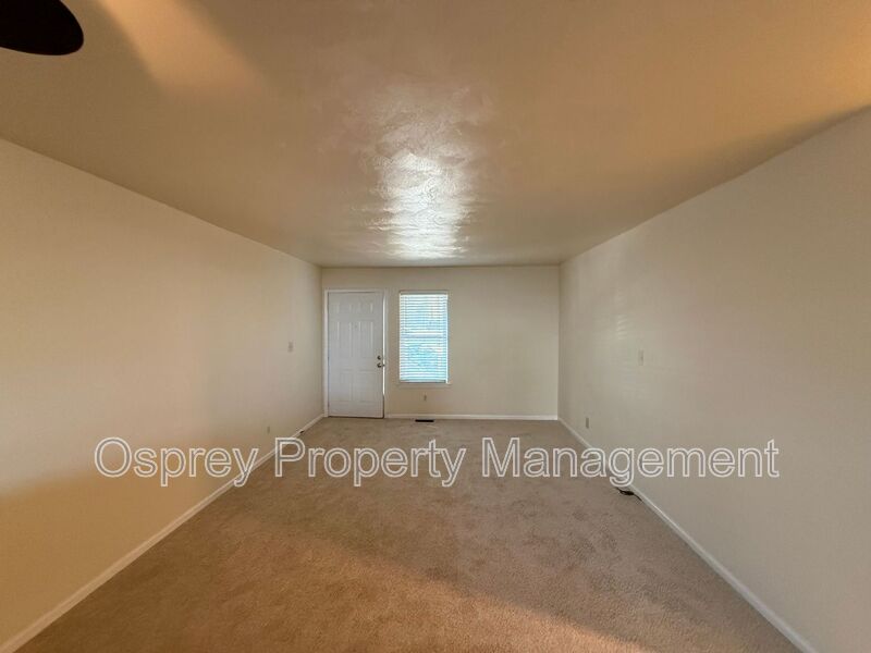 2BR/2BA Beachside Condo – Close to Naval Base, Dining & Shopping - Photo 6