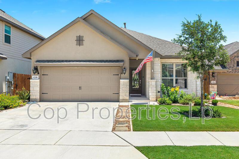 New Braunfels House: 1210 Cross Gable