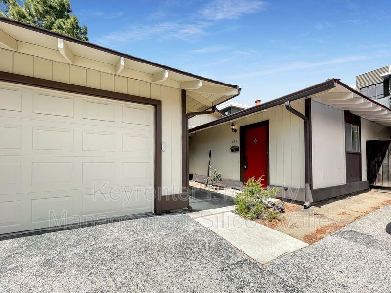 Mountain View House: 933 Miramonte Ave