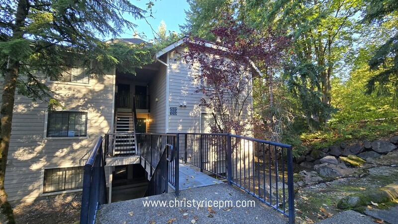 Kirkland Condo: 12515 NE 116th St