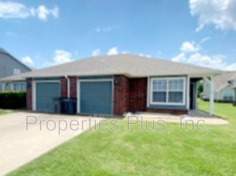 Catoosa House: 954 Pebble Brook