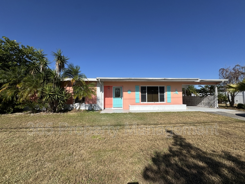 Port Charlotte House: 2379 Conway Boulevard
