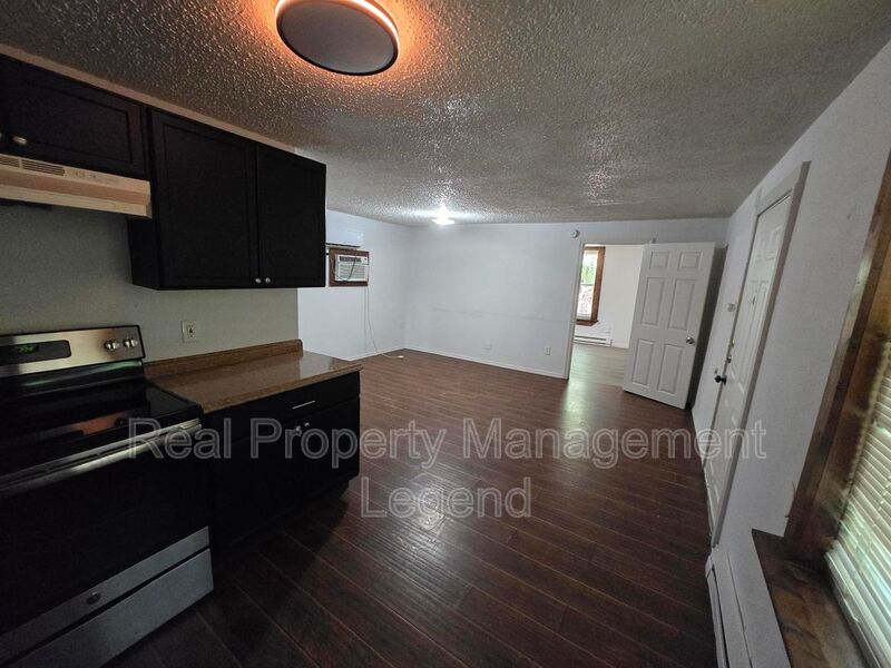 River Oaks Condo: 933 Gillham Rd