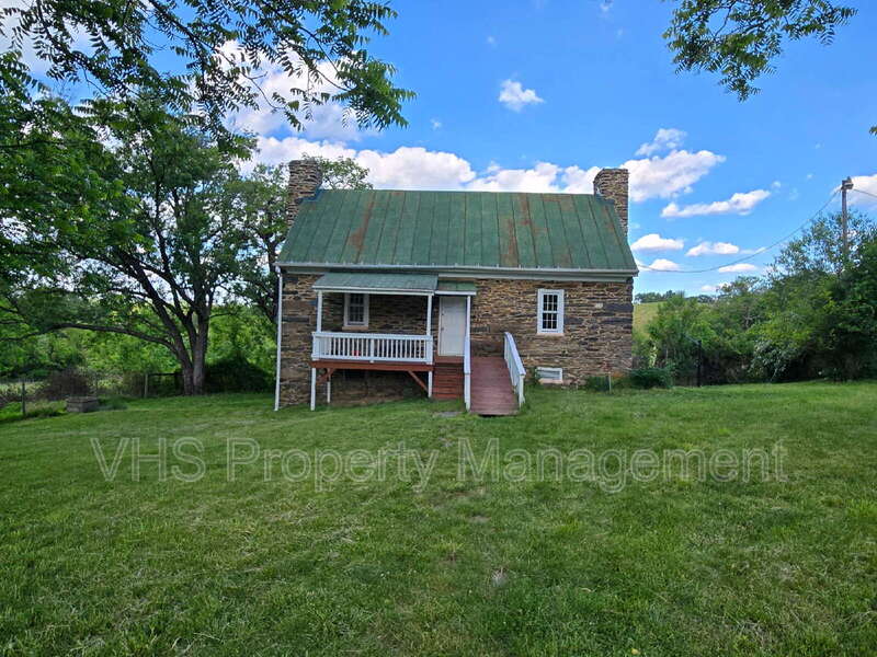 Delaplane House: 11160 Pleasant Vale Rd
