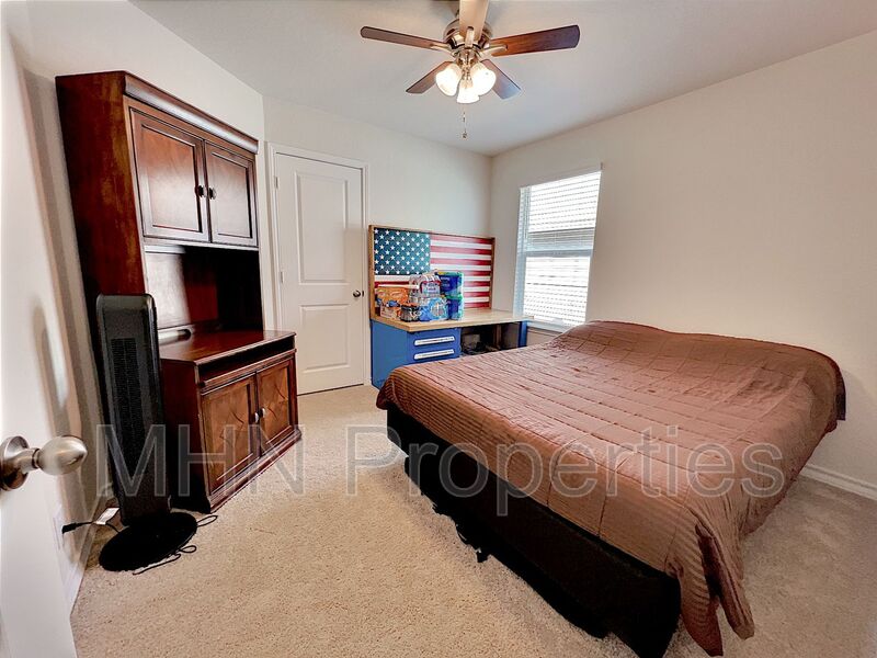 4 bed/2 bath beautiful newer built home located in Redbird Ranch! - Photo 28