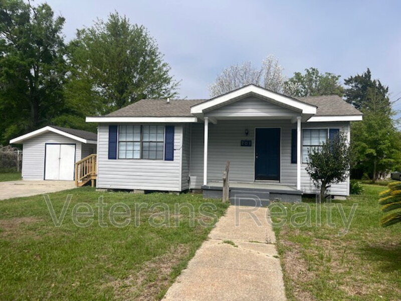 Long Beach House: 701 N Nicholson Ave