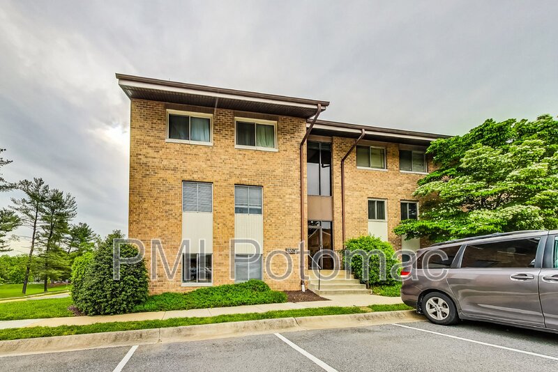 Montgomery Village House: 18600 Walkers Choice Rd