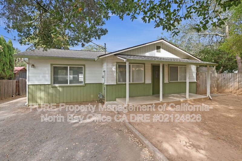 Cloverdale House: 1040 South Cloverdale Blvd