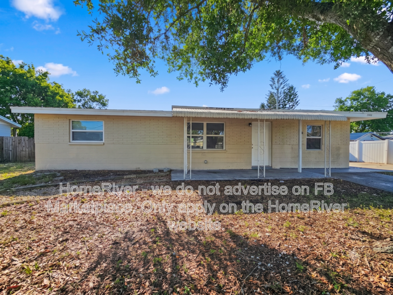 HOLIDAY House: 1048 POWERSONG ST