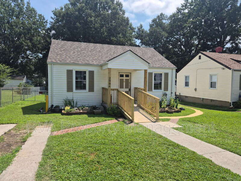 Hopewell House: 2904 Maple St