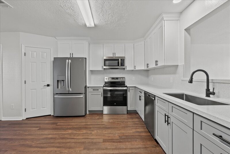 Dickinson Townhome: 2100 Saint Lucia Calle
