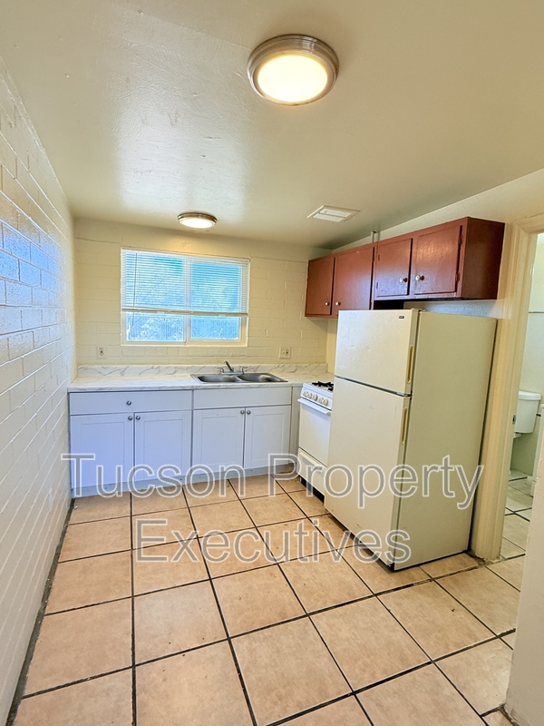 Tucson Condo: 240 West Sahuaro Street #14