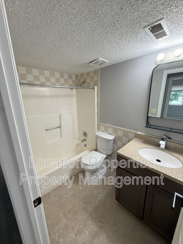 501 Colorado Street, Lawrence, Kansas rental photo 13 of 15