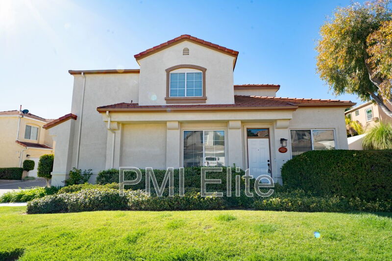 Valencia House: 27879 Skycrest Circle Drive