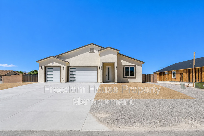 Pahrump House: 6380 Waterford Street