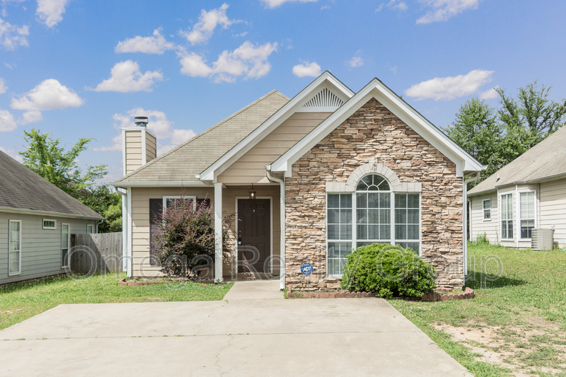 Calera House: 145 Mayfair Ln