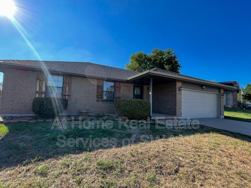 Republic House: 435 N Cedarwood Ave