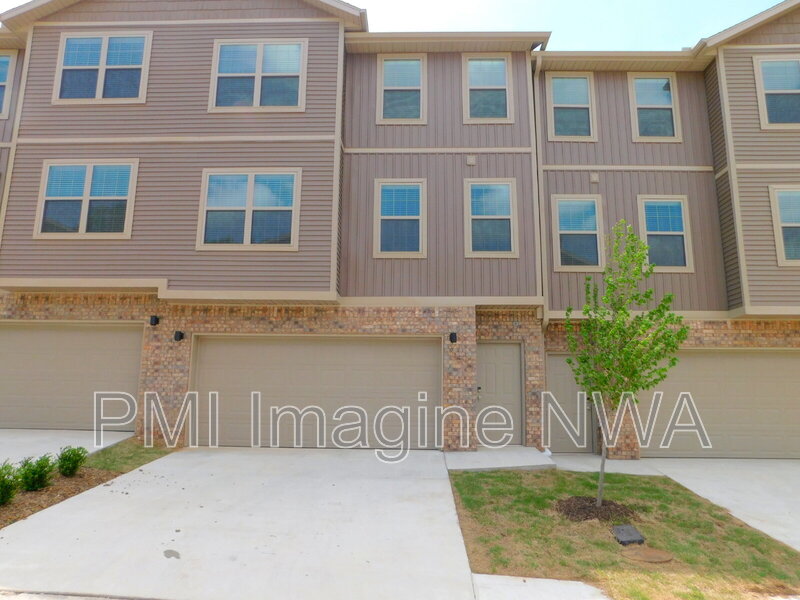 Fayetteville Townhome: 265 S Rolling Woods Way