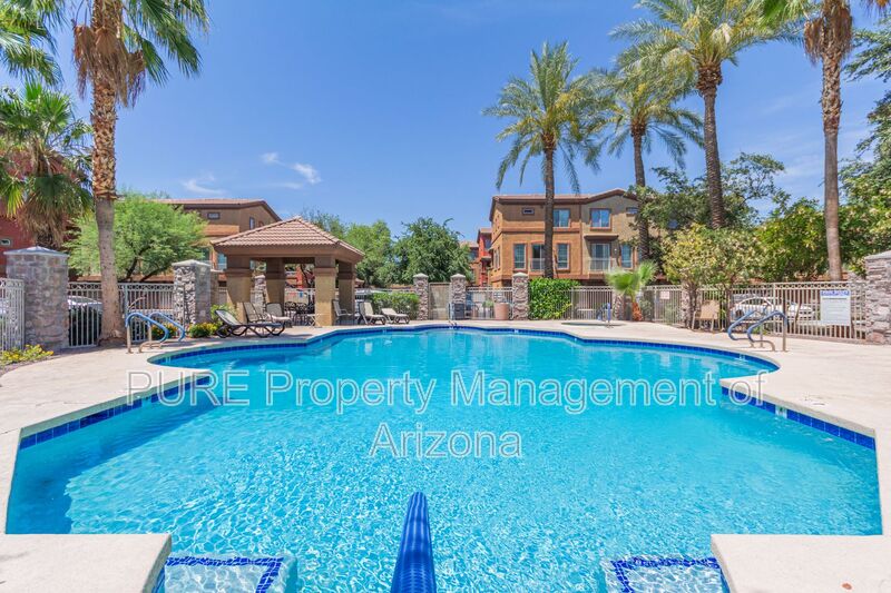 Phoenix Townhome: 1920 E Bell Rd