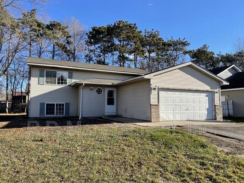 Cottage Grove House: 9453 Hallmark Ave S