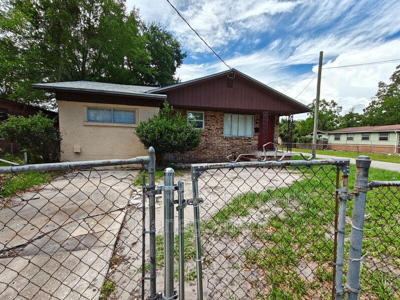 Jacksonville House: 2138 W 17TH ST