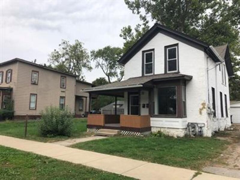 Elgin Condo: 530 Locust Street - 1