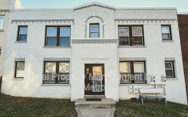 Washington Condo: 1243 Penn St NE