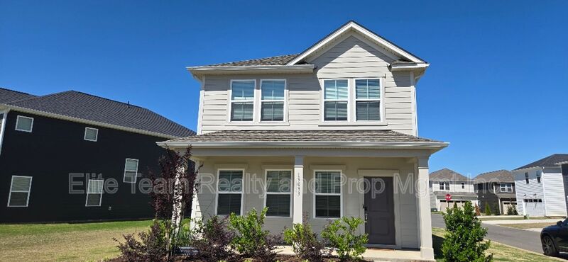 Charlotte House: 13033 Garren View Lane