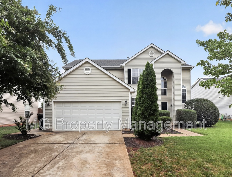 Charlotte House: 16223 Circlegreen Drive